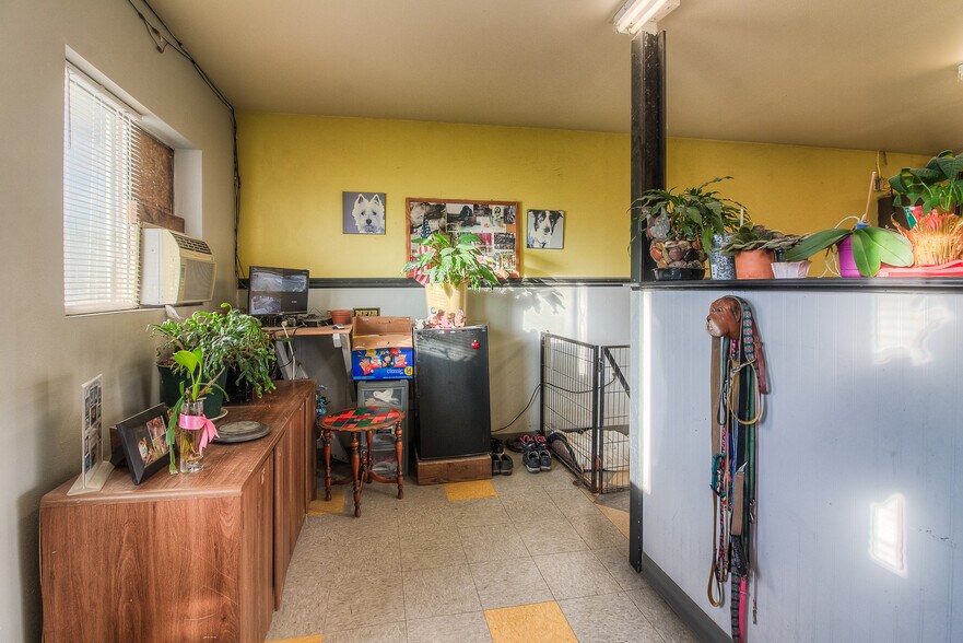 More Photos Of 4813 Tieton Dr, Yakima Storefront Retail Office For Sale