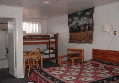 More Photos Of 501 S 6th St, Thermopolis Hotel For Sale