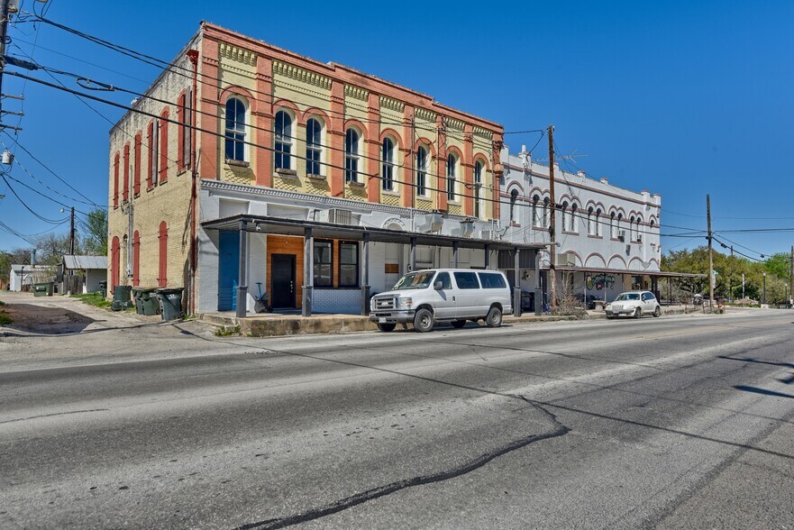 More Photos Of 103 N Main, Moulton Showroom For Sale