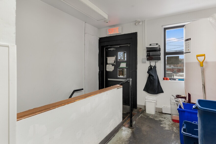 More Photos Of 80-90 Rue Wellington N, Sherbrooke General Retail For Lease