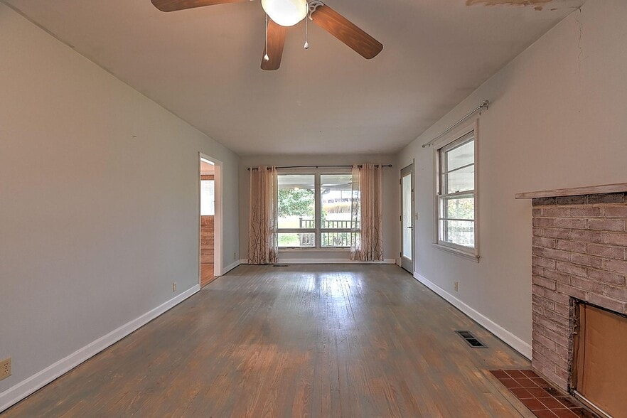 More Photos Of 1203 E Jackson Blvd, Jonesborough Office Residential For Sale