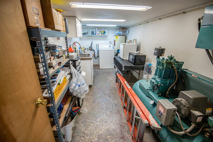 More Photos Of 327 SE 80th Ave, Portland Auto Repair For Sale