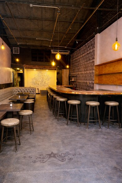 More Photos Of 40 N Hotel St, Honolulu Restaurant For Lease