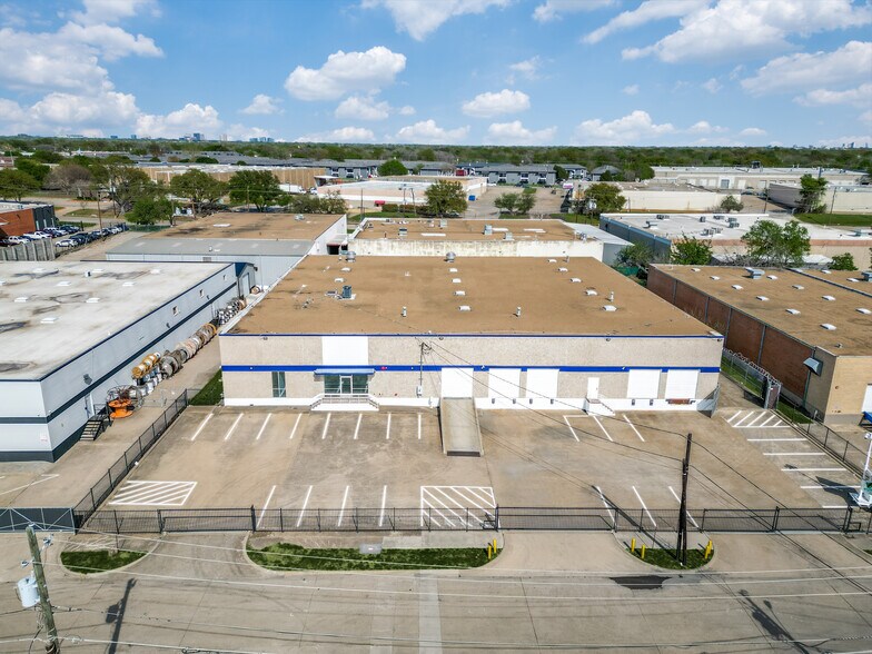 More Photos Of 11232 Leo Ln, Dallas Warehouse For Lease