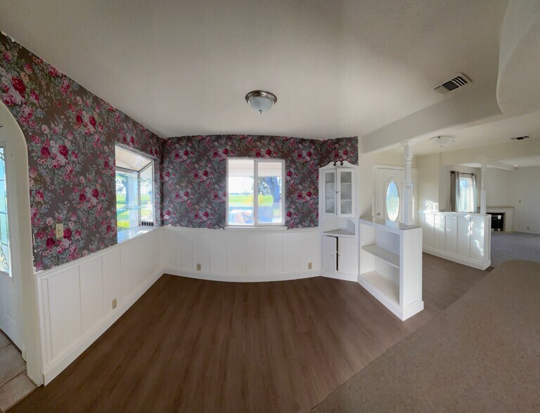 More Photos Of 3027 W Wise Rd, Lincoln Land For Sale