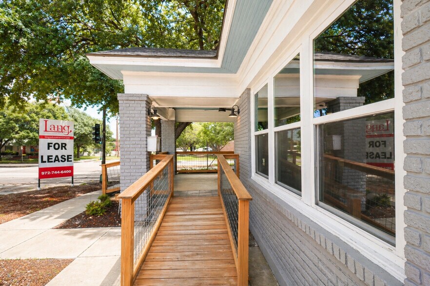 More Photos Of 105 S Zang Blvd, Dallas Office For Lease
