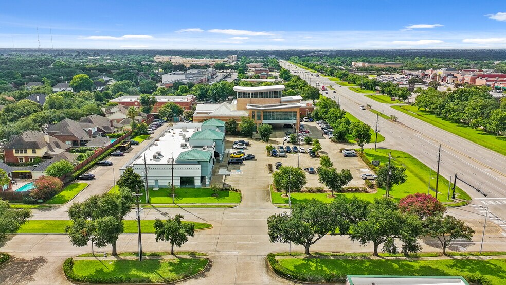 More Photos Of 4403-4411 Highway 6, Sugar Land Storefront For Sale