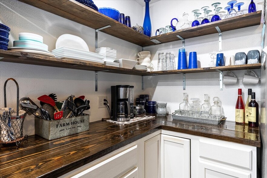 More Photos Of 1817 S Morgan St, Granbury Auto Dealership For Sale