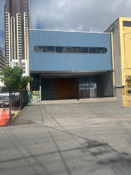 More Photos Of 816 Queen St, Honolulu Showroom For Lease