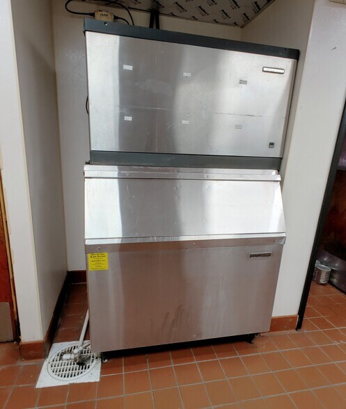 More Photos Of 5309 29th St E, Ellenton Skating Rink For Lease