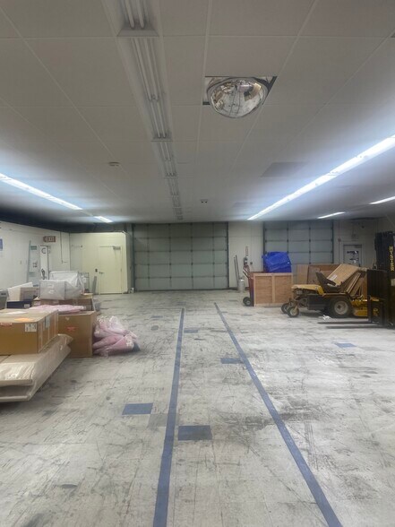 More Photos Of 131 E Commerce Way, Libby Manufacturing For Sale