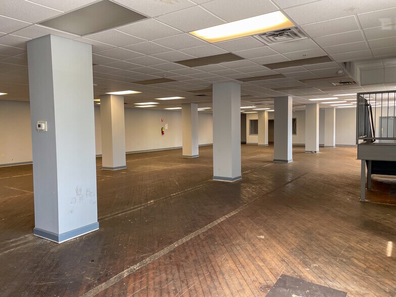 More Photos Of 2701 Spring Grove Ave, Cincinnati Warehouse For Lease