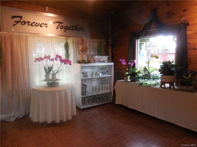 More Photos Of 406 3rd St, Newburgh General Retail For Sale