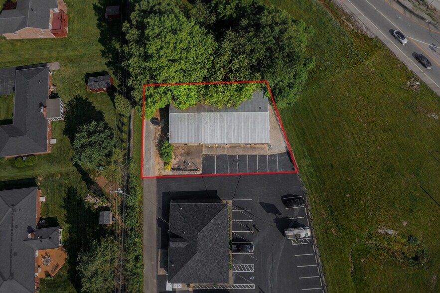 More Photos Of 654 Versailles Rd, Frankfort Showroom For Lease