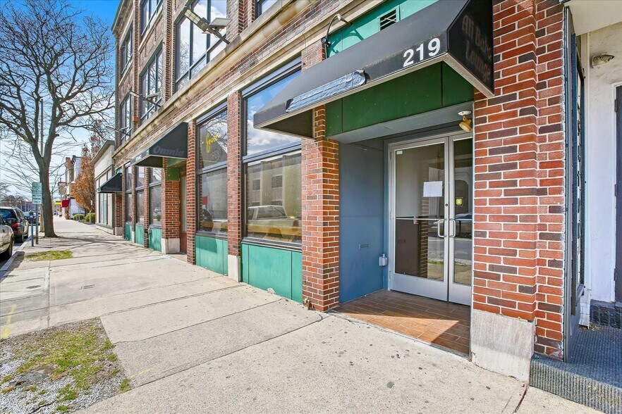 More Photos Of 219-223 S Main St, Wilkes Barre General Retail For Sale