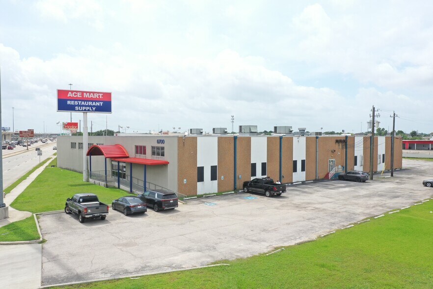 Primary Photo Of 6700 Gulf Fwy, Houston Flex For Sale