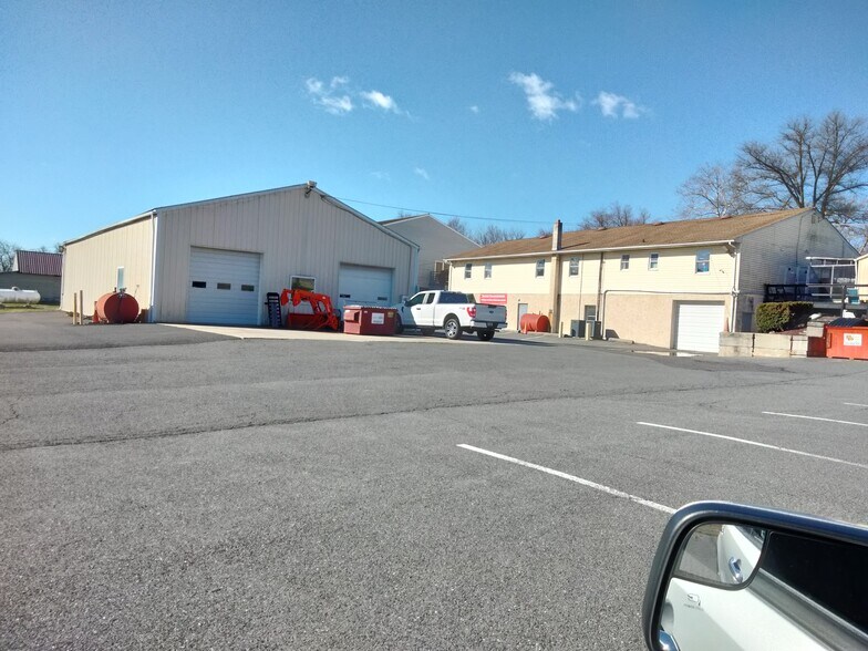 More Photos Of 1486 Rt 100, N. Coventry Twp, Chesco, Pottstown Storefront Retail Office For Sale