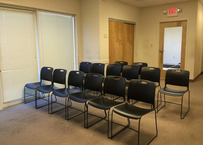 More Photos Of 204 Grove Ave, Thorofare Bank For Lease