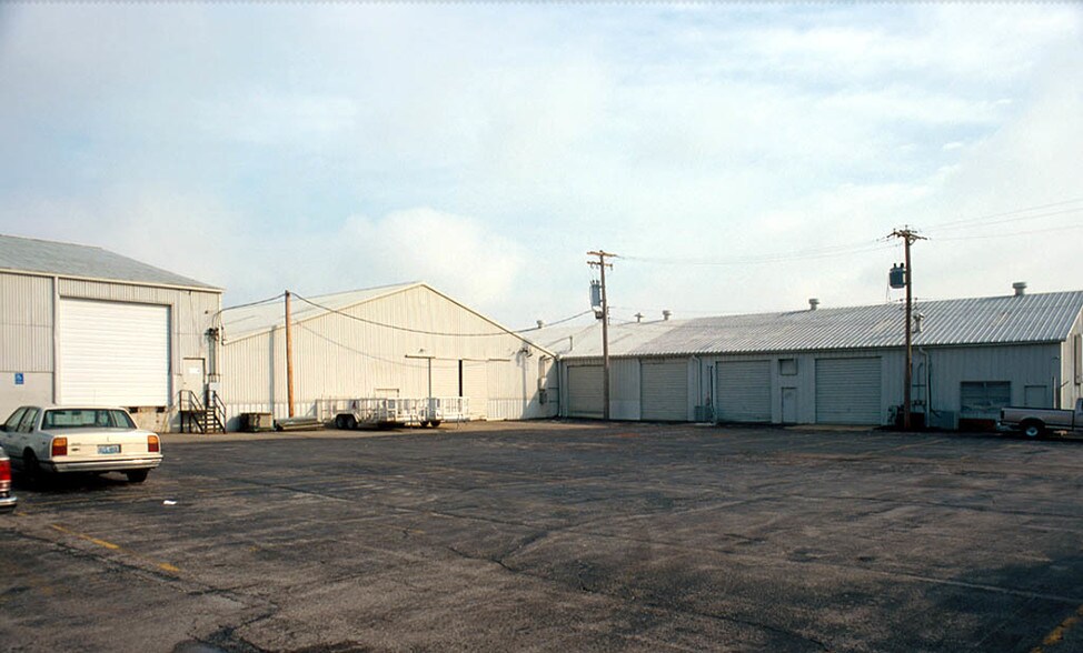 More Photos Of 5900-5914 N Lindbergh Blvd, Hazelwood Unknown For Lease