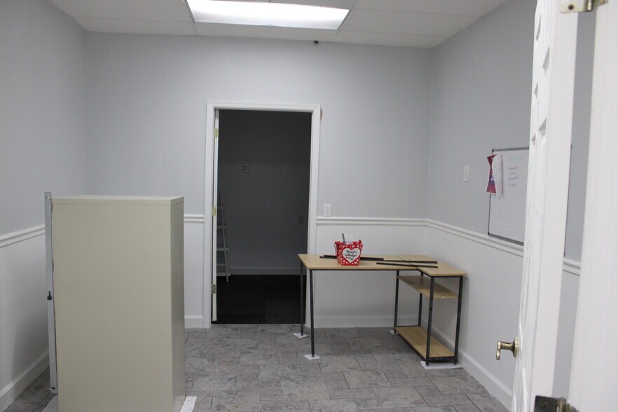 More Photos Of 110 Athens St, Tarpon Springs Light Manufacturing For Sale