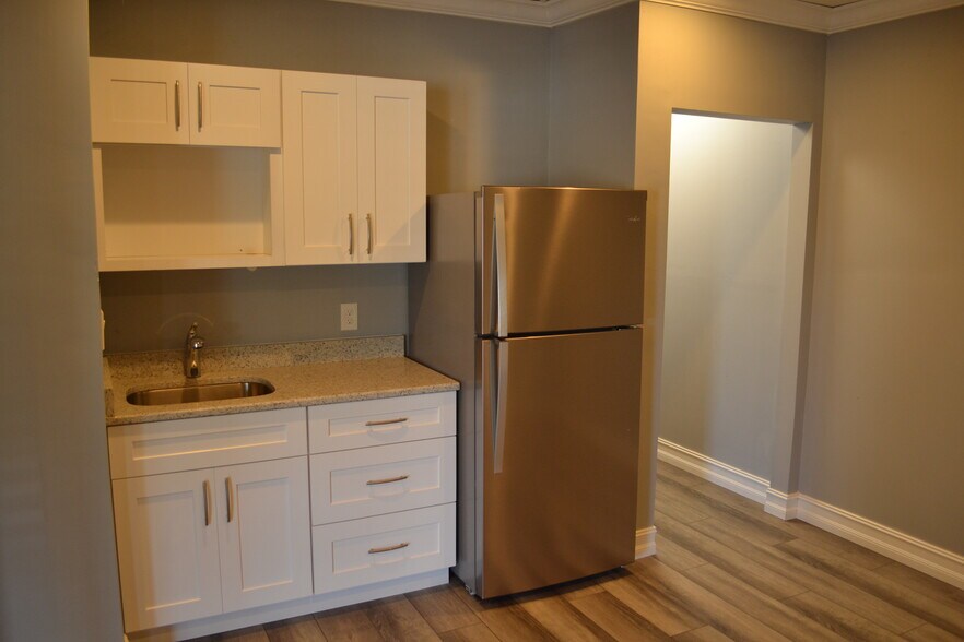 More Photos Of 217 W Seminole Ave, Melbourne Office For Lease