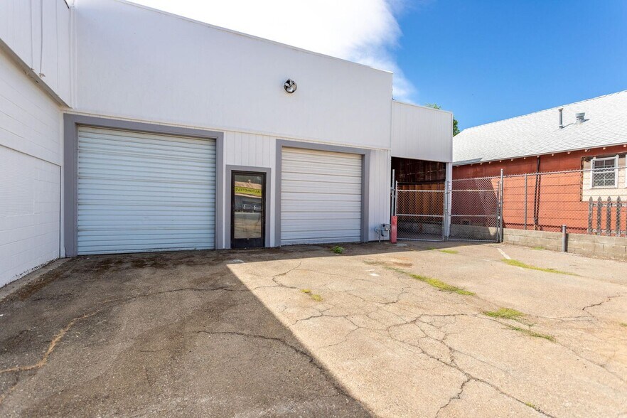 More Photos Of 37087 Main St, Burney Showroom For Sale