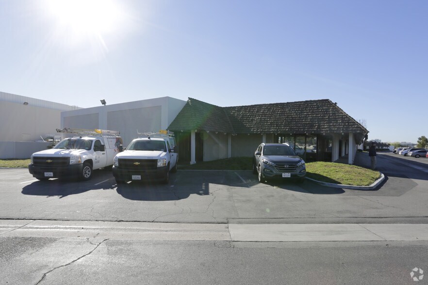 More Photos Of 1591 S Sinclair St, Anaheim Unknown For Lease