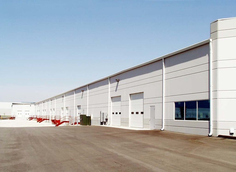 More Photos Of 3671-3691 New Town Blvd, Saint Charles Warehouse For Lease