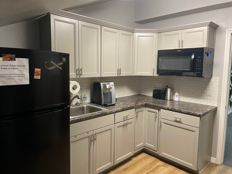 More Photos Of 2841 Executive Dr, Clearwater Office For Sale