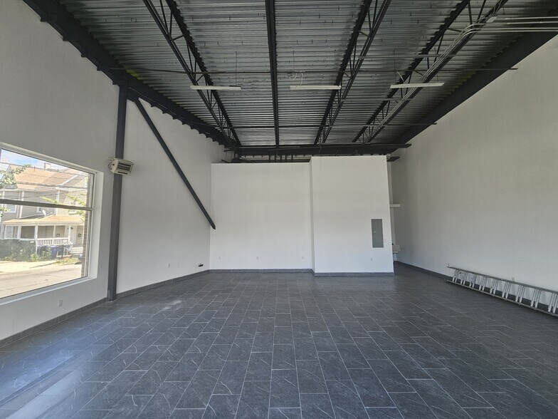 More Photos Of 937 State St, Bridgeport Storefront For Lease
