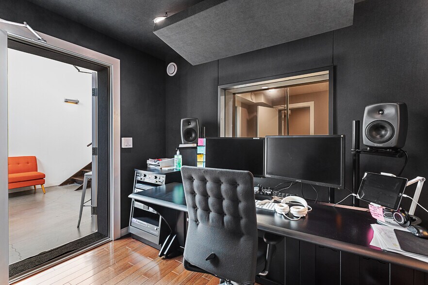 More Photos Of 1322 Innes Pl, Venice Office Residential For Sale