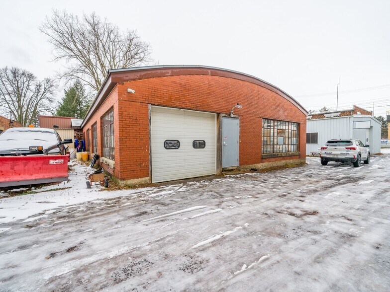 More Photos Of 50 Franklin St, Batavia Flex For Sale