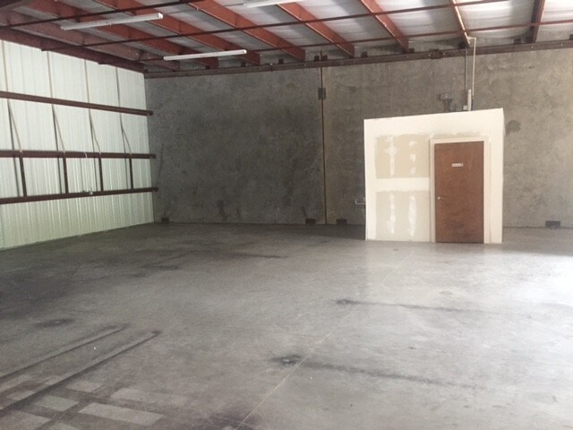 More Photos Of 1718 N Closner Blvd, Edinburg Warehouse For Lease