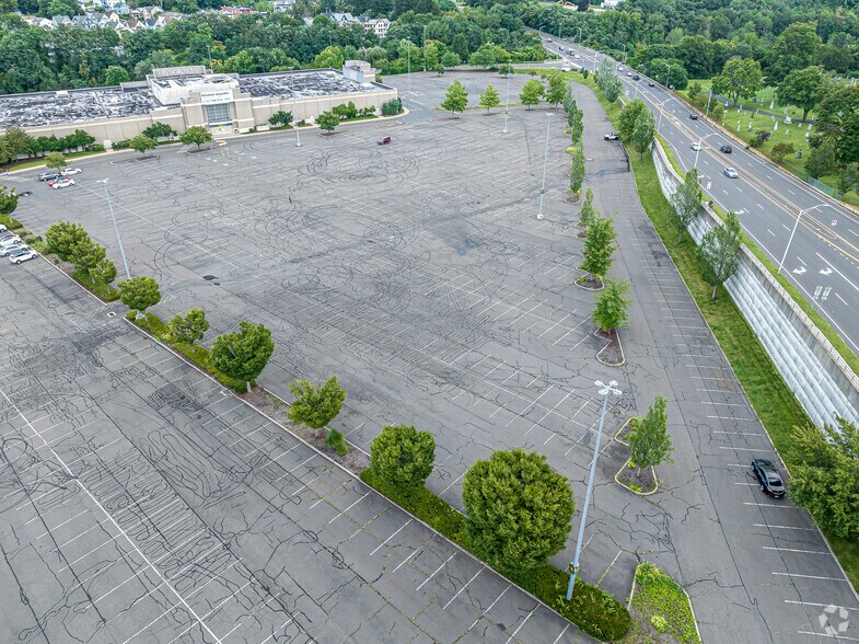 More Photos Of 575 Union St, Waterbury Department Store For Lease
