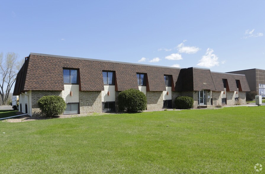 More Photos Of 6957 NW Highway 10, Anoka Office For Lease