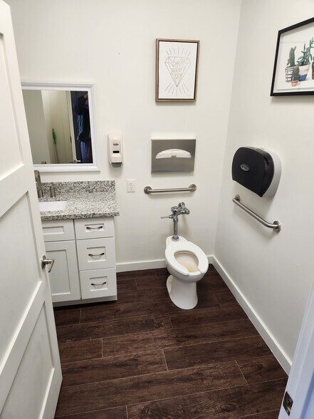 More Photos Of 12234 Shadow Creek Pky, Pearland Medical For Lease