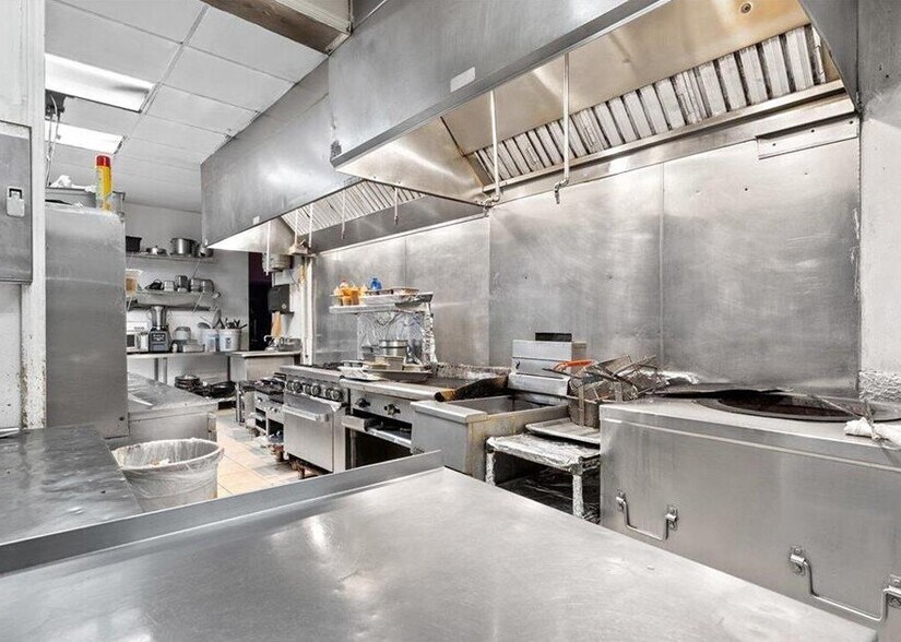 More Photos Of 1060 Trowbridge Rd, East Lansing Restaurant For Sale