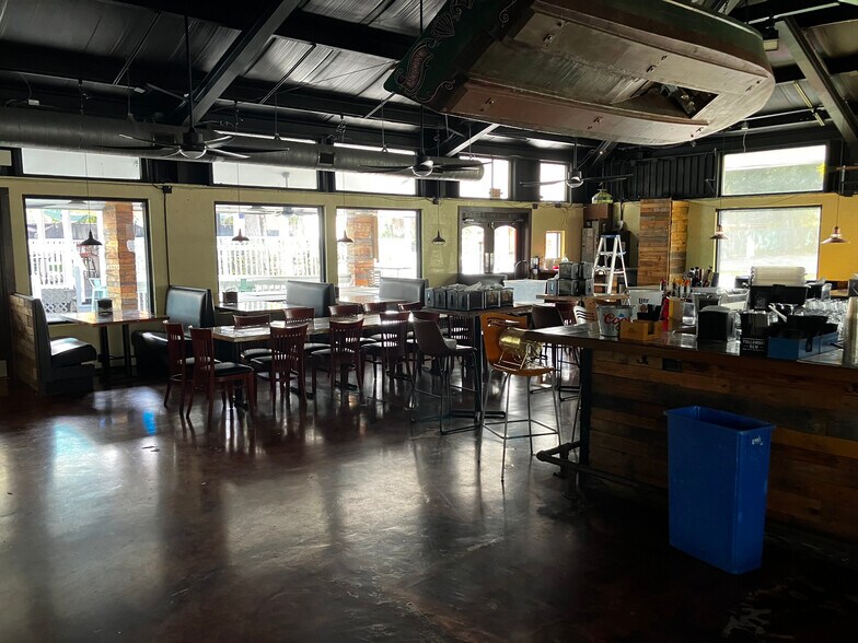 More Photos Of 606 N Pinellas Ave, Tarpon Springs Restaurant For Lease