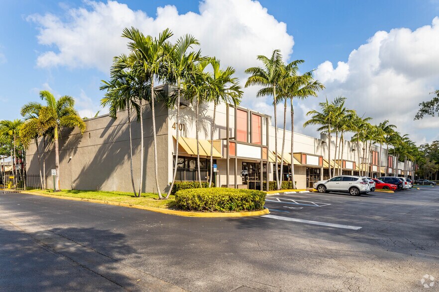 More Photos Of 4101 Ravenswood Rd, Dania Beach Office For Lease