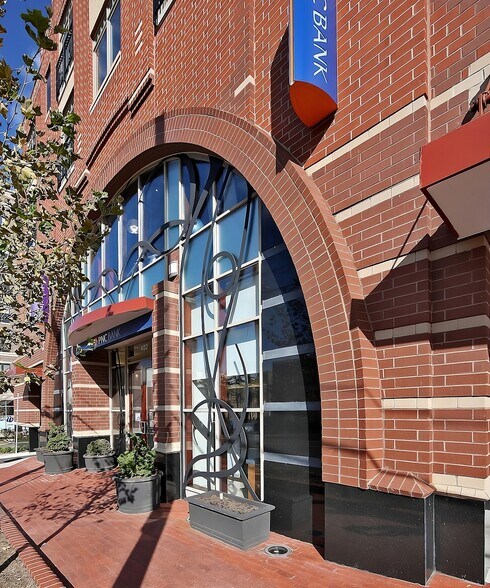 More Photos Of 402 W Broad St, Falls Church Apartments For Lease