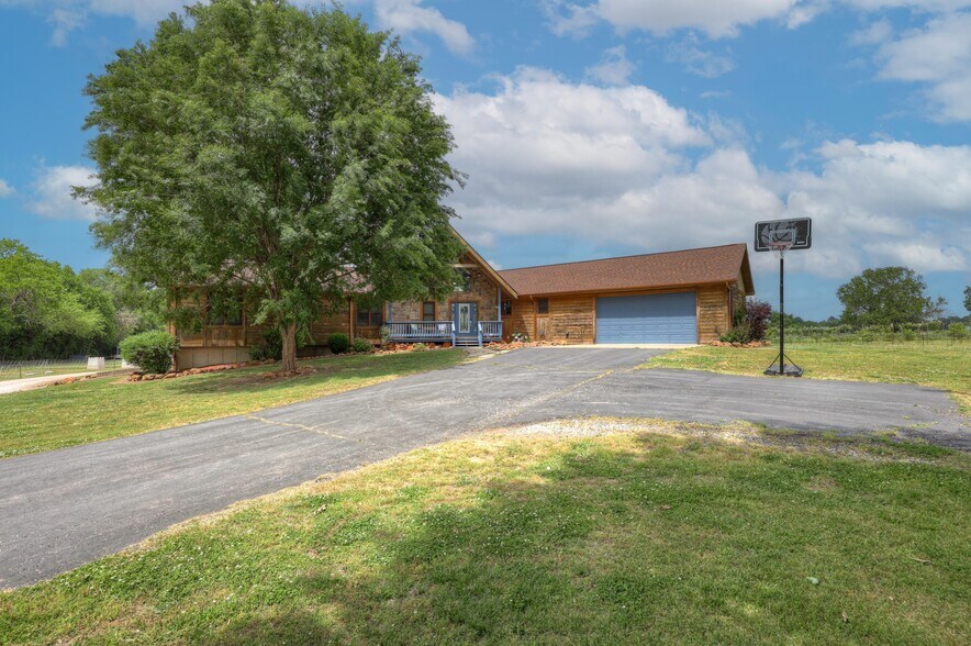 More Photos Of 25695 Mulberry Rd, Webb City Winery Vineyard For Sale