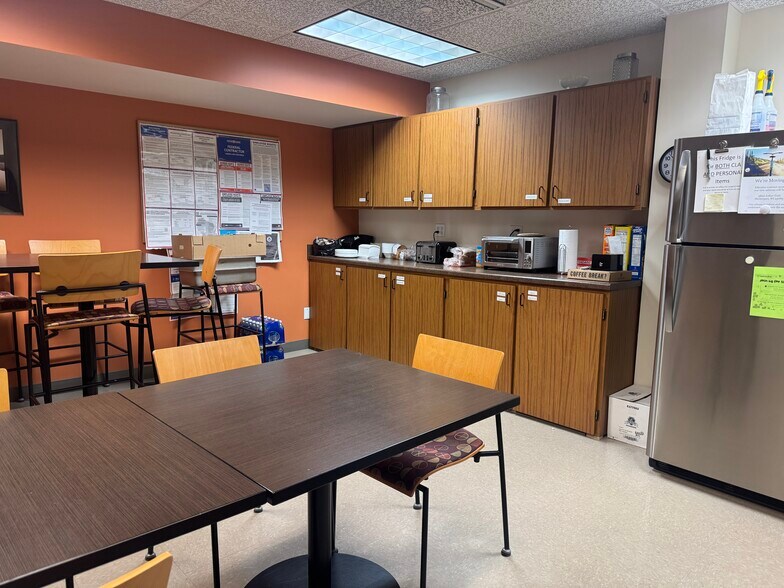 More Photos Of 712 Riverfront Dr, Sheboygan Office For Sale