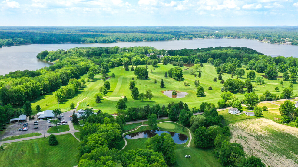 Primary Photo Of 2404 SE River Rd, Lake Milton Golf Course Driving Range For Sale