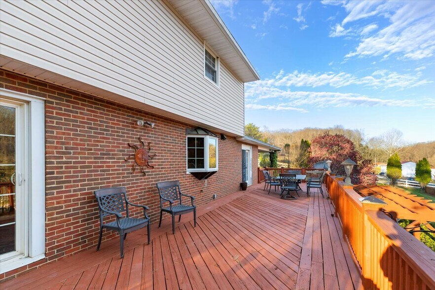 More Photos Of 1356 Coopers Cove Rd, Hardy Specialty For Sale