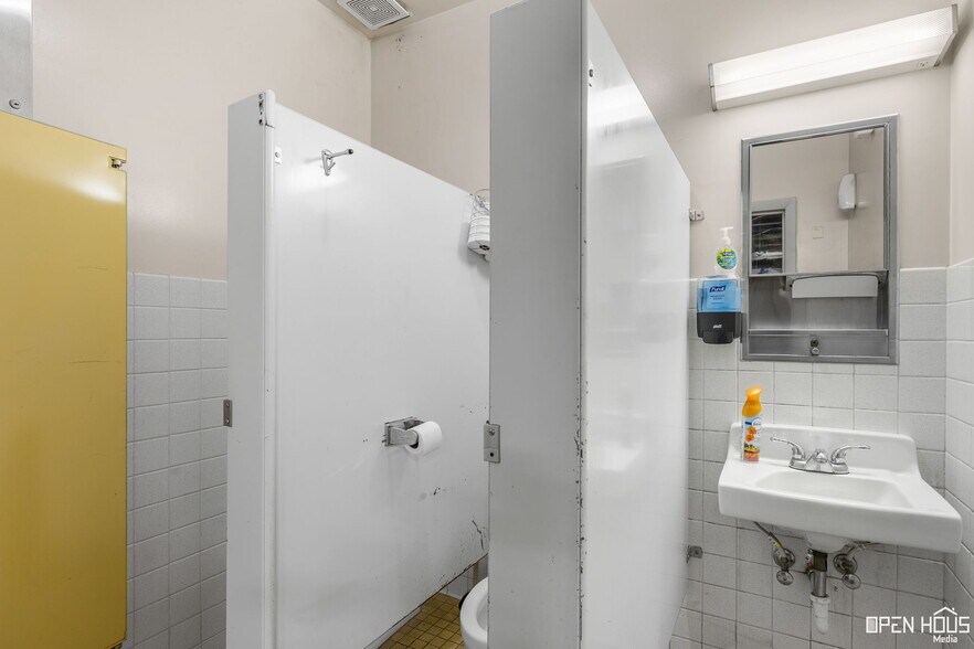 More Photos Of 915 9th St, Wichita Falls Office For Sale