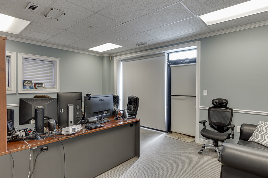 More Photos Of 743 Church St, Buford Office For Sale