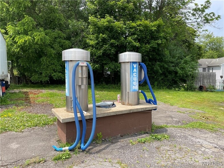 More Photos Of 3020 Southwestern Blvd, Orchard Park Auto Repair For Sale