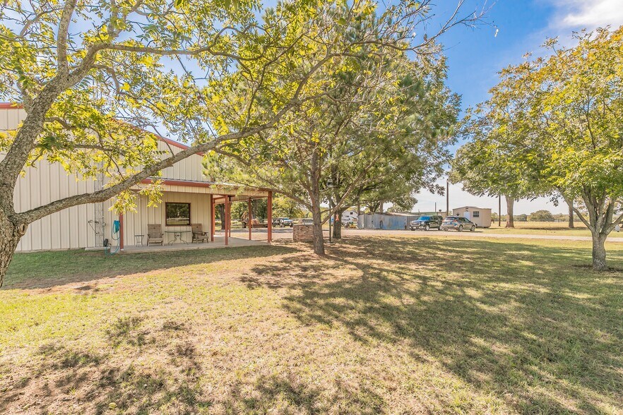 More Photos Of 327 County Road 4851, Newark Industrial For Lease