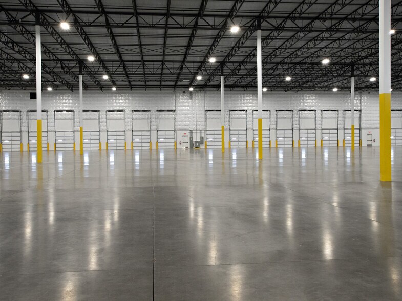 More Photos Of 9755 N El Mirage Rd, El Mirage Distribution For Lease