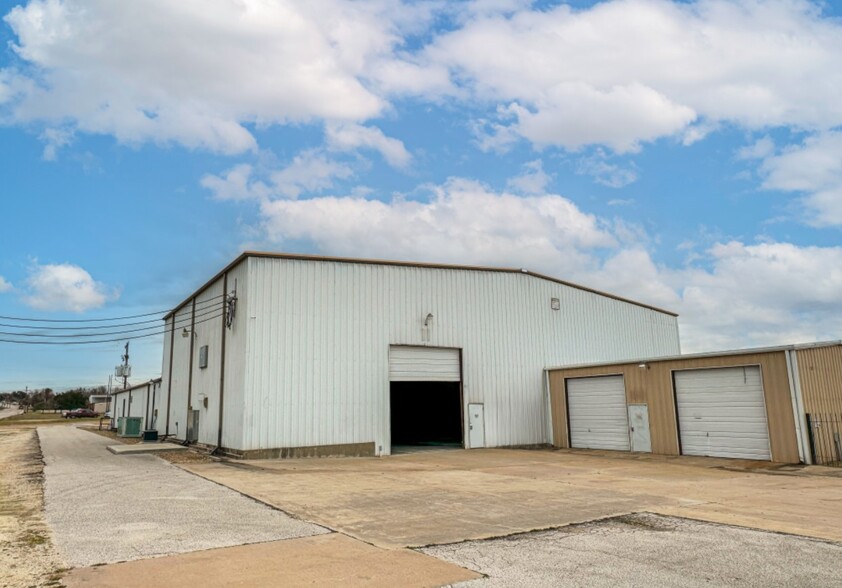 Primary Photo Of 1701 Industrial Blvd, Brenham Manufacturing For Lease